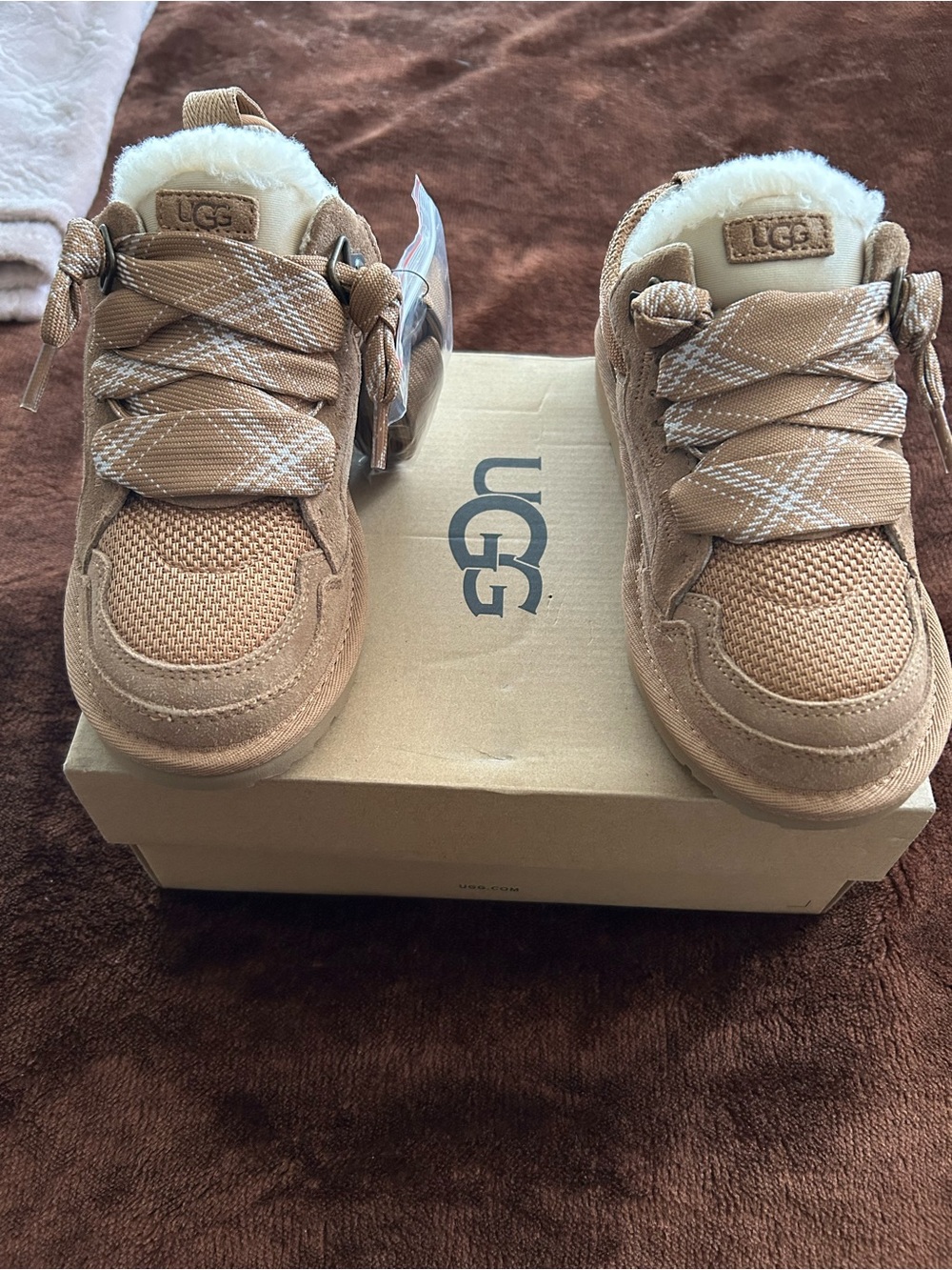 UGG Kids Lowmel Sneakers New in box